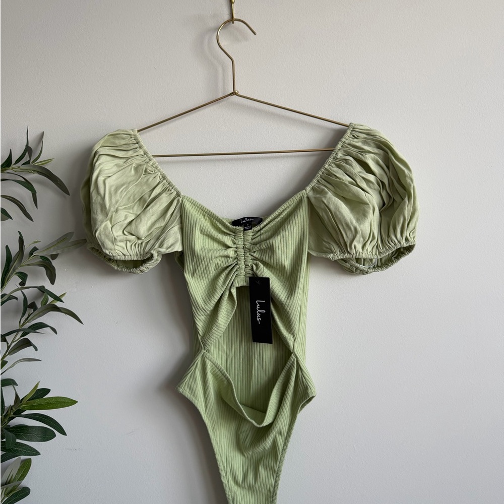 NWT Lulu’s Light Green Puff-Sleeve Ribbed Bodysuit Size S